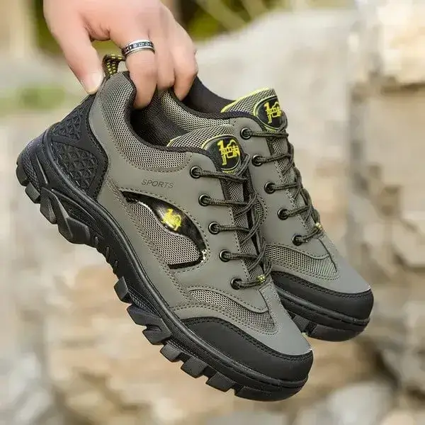 Men's Basketball Shoe