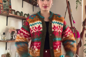 Cozy Hand-Knit Cardigan – A Touch of Timeless Elegance
