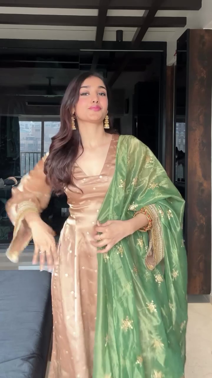 Golden Grace – Silk Suit with Green Embroidered Dupatta - Image 5