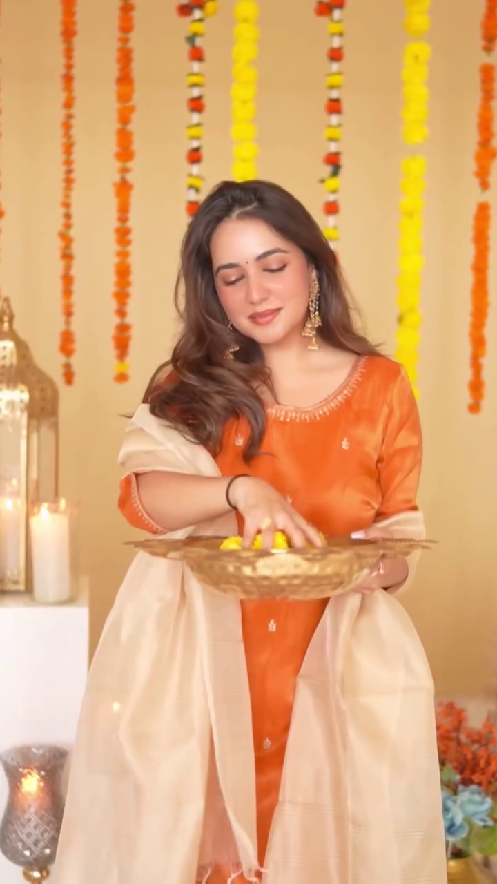 Festive Glow – Orange Silk Suit with Contrasting Dupatta - Image 2