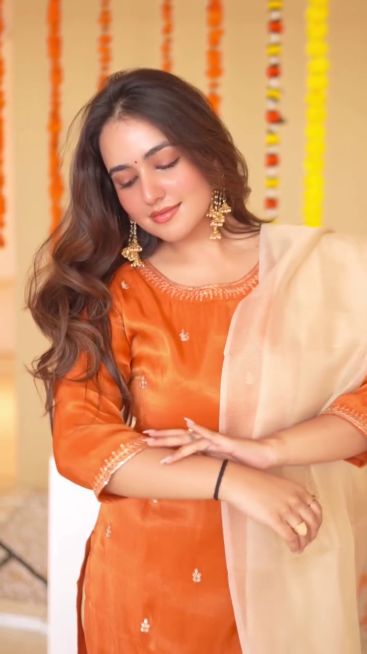 Festive Glow – Orange Silk Suit with Contrasting Dupatta - Image 4