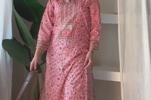 Elegant Ethnic Vibes – Women’s Pure Cotton Printed Straight Kurta Set with Minimalist Motifs & Traditional Border Accents – Ideal for Everyday College Wear