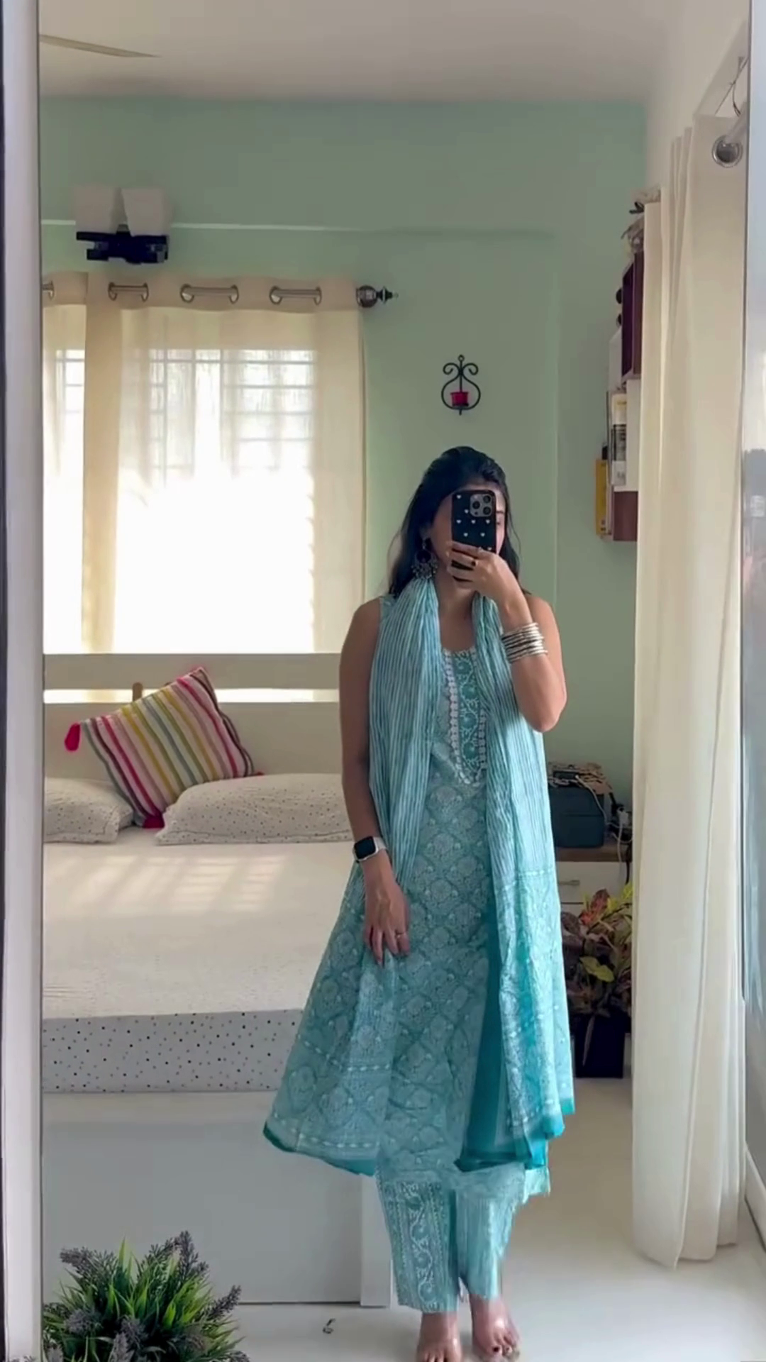 Ethnic Elegance: Handcrafted Indian Kurta Set Collection for Women - Image 2