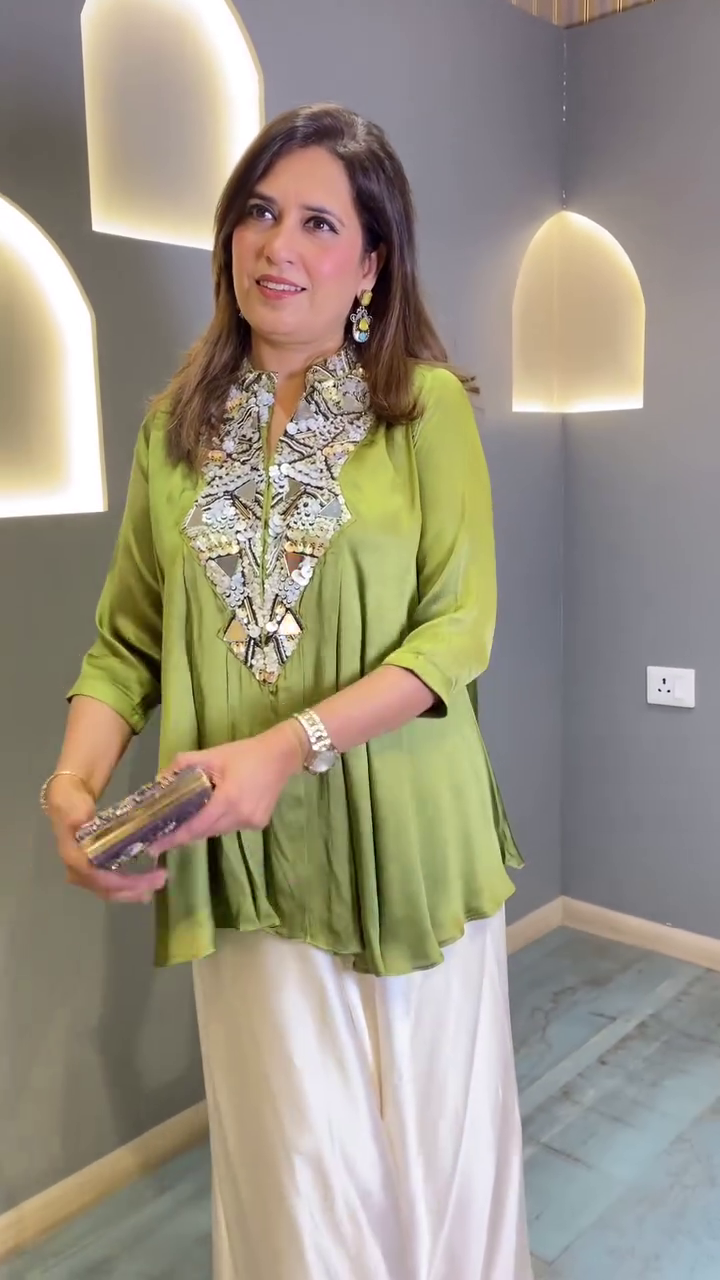 Elegant Chic Embroidered Flowy Tunic in Lush Green and Vibrant Pink with Sequined Detailing - Image 3