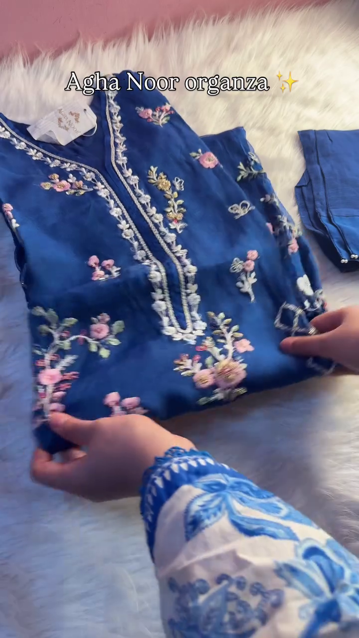 Agha Noor Signature Midnight Blue Floral Embroidered Organza Kurta with Pastel Thread Work and Lace Detailing – Luxury Pret Collection - Image 3