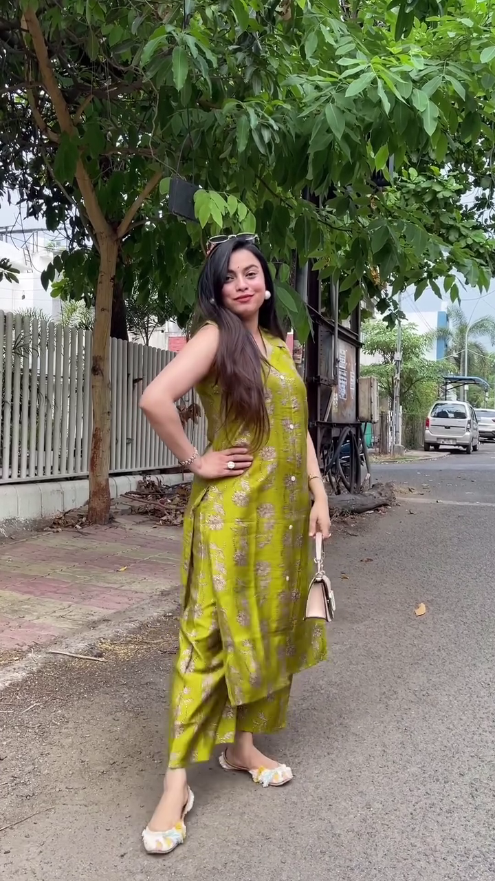 Women’s Traditional Indian Ethnic Sleeveless Green Floral Print Straight Kurta Set with Matching Pants | Collar Neck Cotton Blend Kurti Palazzo Suit | Daily Wear/Office Wear Ethnic Co-ord Set for Women - Image 2