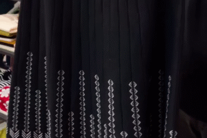 hic & Cozy – Black Patterned Knitted Midi Skirt