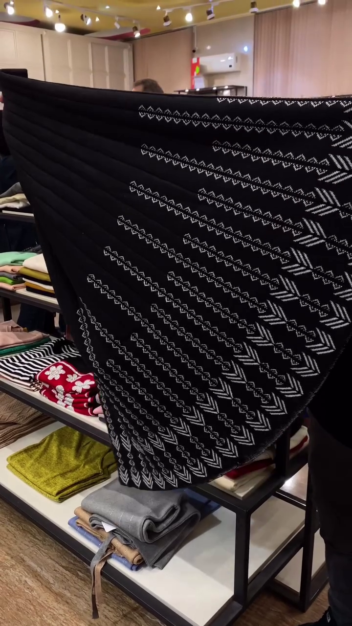 hic & Cozy – Black Patterned Knitted Midi Skirt - Image 2