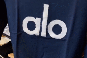 Effortless Style & Comfort – Alo Yoga Sweatshirt with Chest Logo