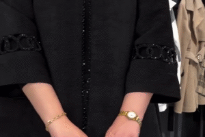 Elegance in Every Detail: Black Velvet Manto with Decorative Trim & Matching Handbag 🖤✨