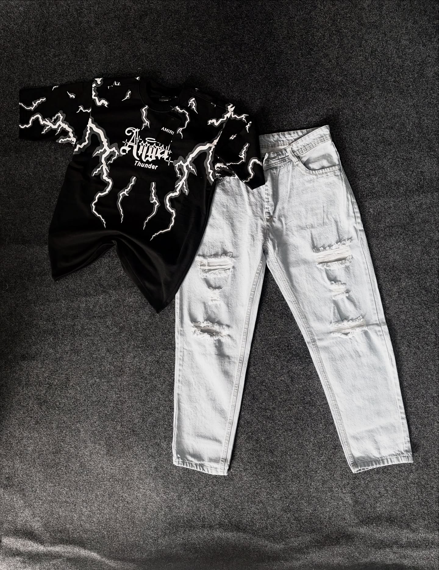 🔥 Effortless Casual Cool: T-Shirt & Ripped Jeans Combo for Everyday Style 🔥