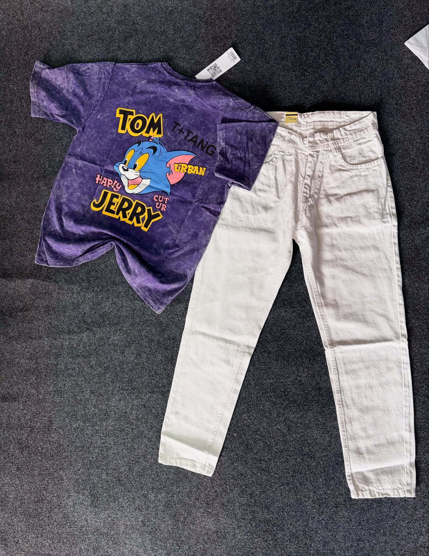 🔥 Effortless Casual Cool: T-Shirt & Ripped Jeans Combo for Everyday Style 🔥 - Image 5