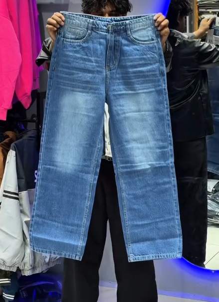 👖 Whisker Spray Wash Straight-Fit Baggy Jeans – Urban Edge with Relaxed Comfort ✨