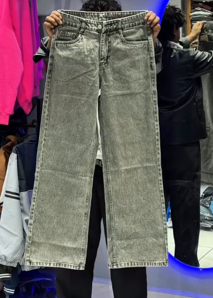 👖 Whisker Spray Wash Straight-Fit Baggy Jeans – Urban Edge with Relaxed Comfort ✨ - Image 2