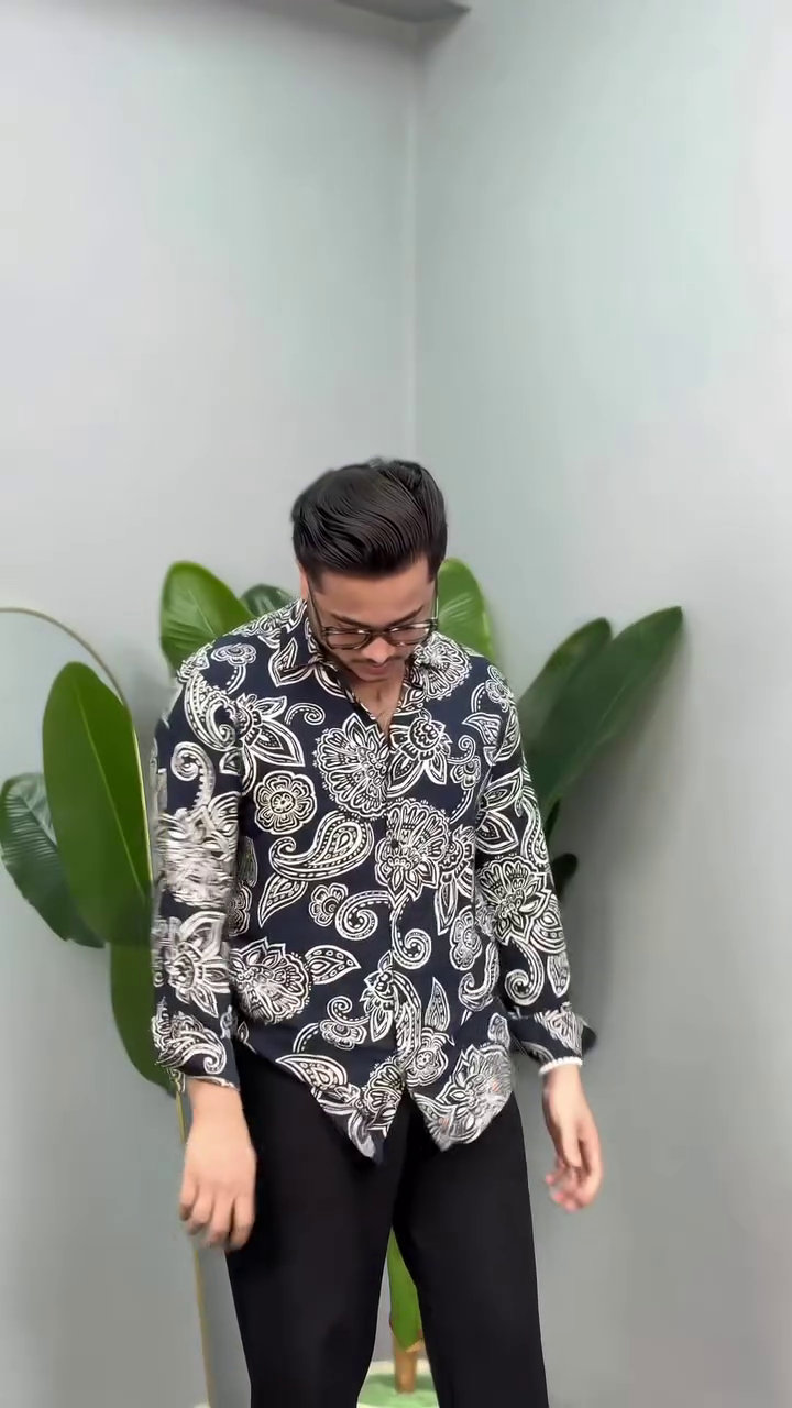 🌴 Vibrant & Breezy: Tropical Printed Casual Shirt 🌴 - Image 6