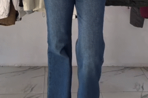 🔵 Classic & Effortless: Blue High-Rise Jeans