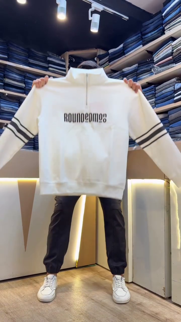 🤍🏁 Sporty Minimal Sweatshirt Look