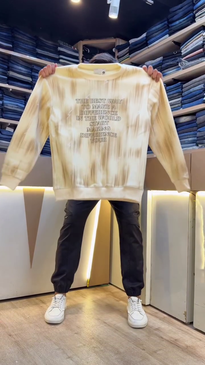 🤍🏁 Sporty Minimal Sweatshirt Look - Image 8