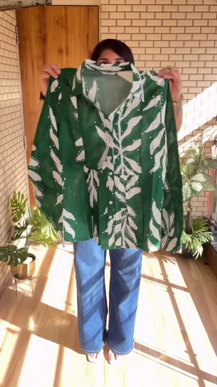 🌿 Effortless Botanical Chic: Statement Green Printed Shirt