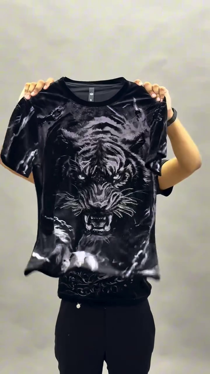 🖤 Crystal Eagle Graphic Tee – Bold Statement Streetwear - Image 3