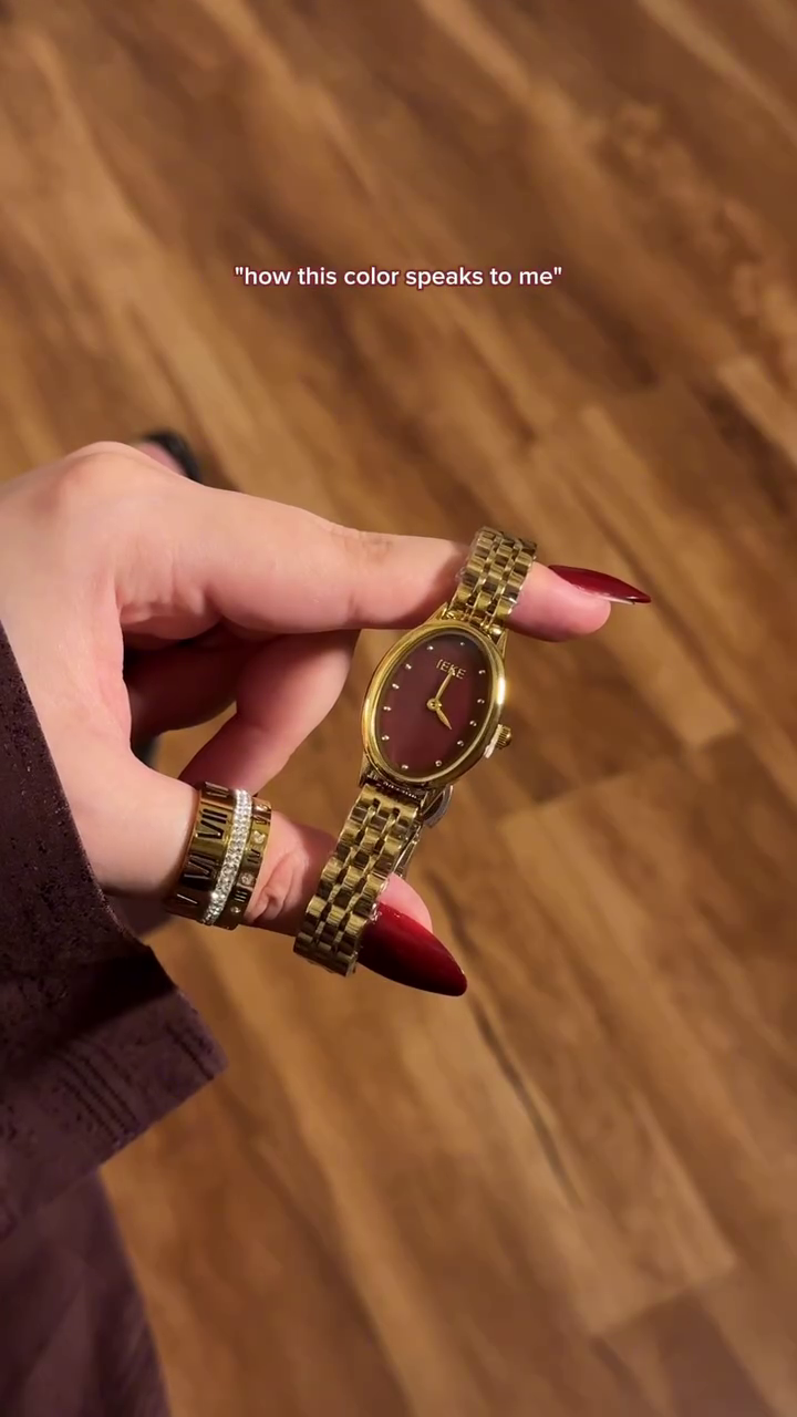 Elegant Women's Vintage Oval Gold-Tone Bracelet Watch with Interchangeable Dial Covers - Image 5