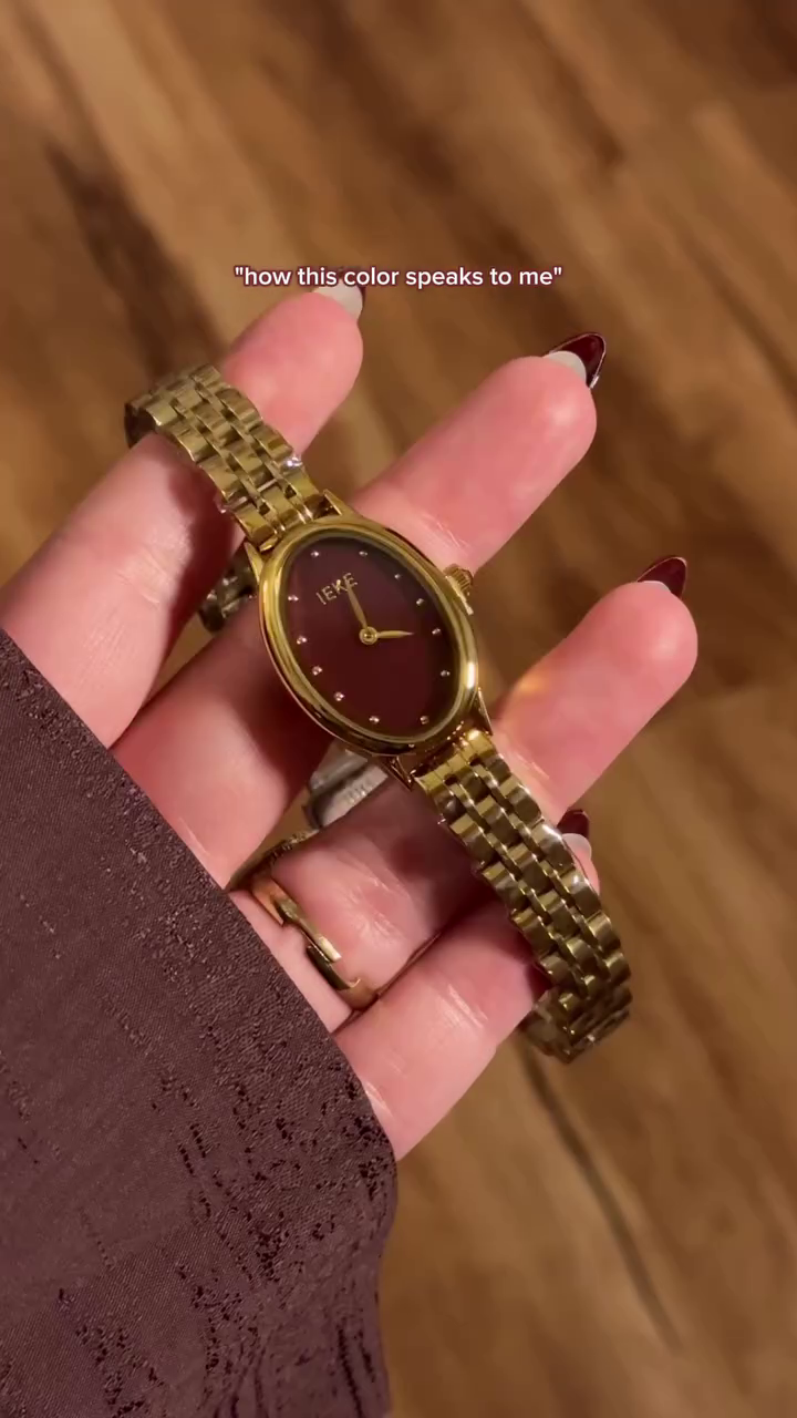 Elegant Women's Vintage Oval Gold-Tone Bracelet Watch with Interchangeable Dial Covers - Image 4