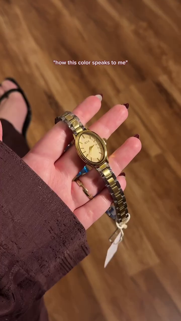 Elegant Women's Vintage Oval Gold-Tone Bracelet Watch with Interchangeable Dial Covers - Image 3