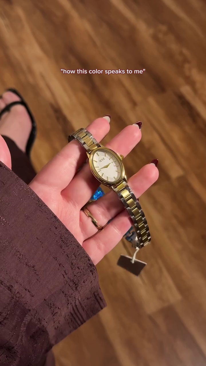 Elegant Women's Vintage Oval Gold-Tone Bracelet Watch with Interchangeable Dial Covers - Image 2