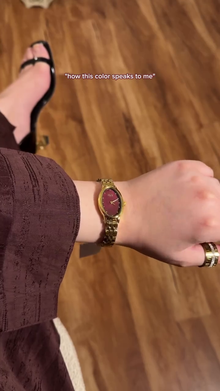 Elegant Women's Vintage Oval Gold-Tone Bracelet Watch with Interchangeable Dial Covers